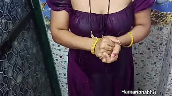 Hot Xxxxyyyy Indian Desi Bhabhi Bathing