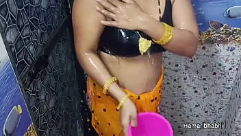 X Viedoe Indian Desi Bhabhi Bathing And Removing